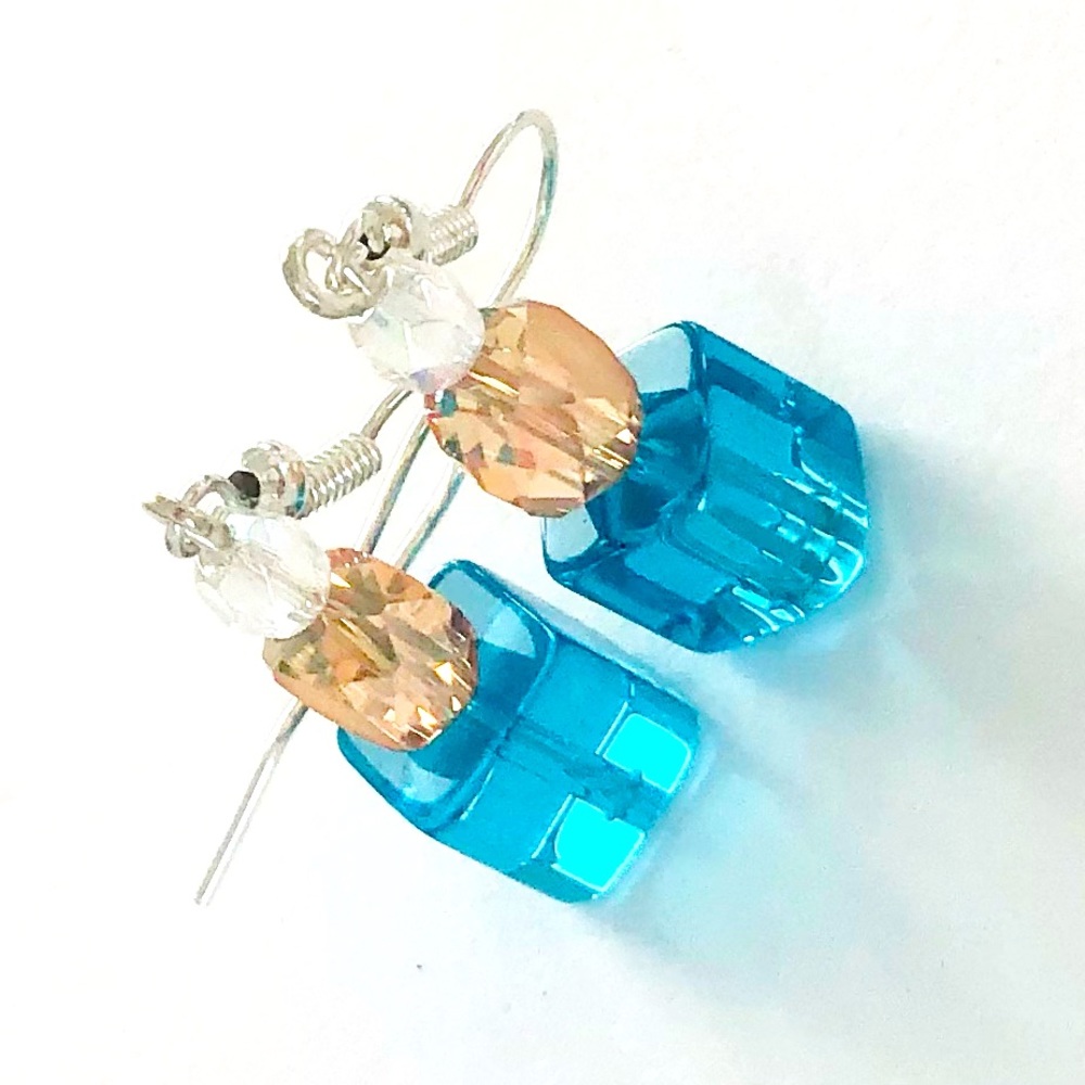 ⭐️ 5 for $25 ⭐️ “Gin and Tonic” Earrings - New and in new packaging